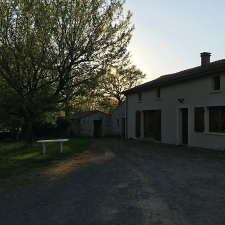 Gite A La Ferme Les Places La Chapelle-Bertrand Exteriér fotografie
