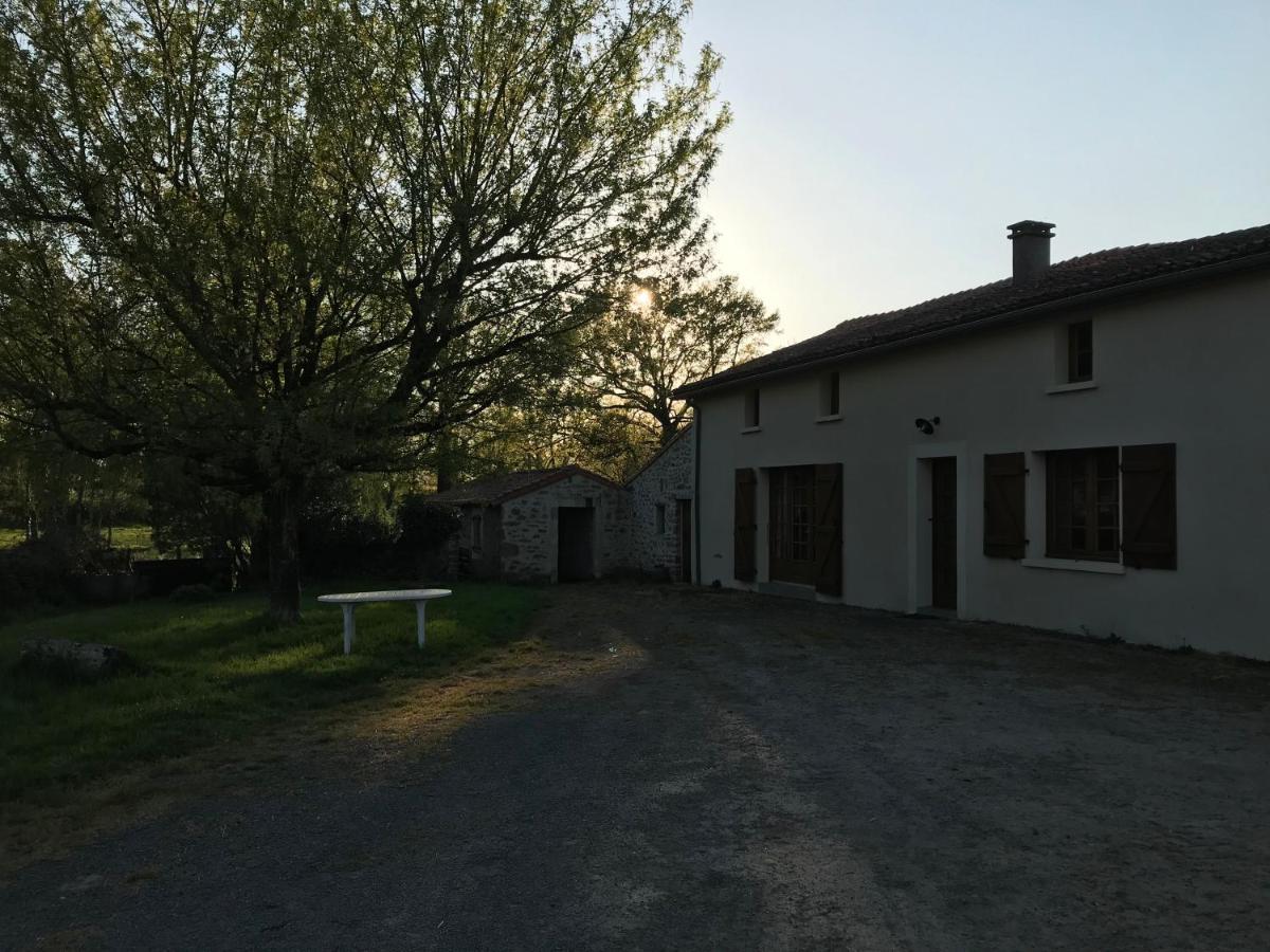 Gite A La Ferme Les Places La Chapelle-Bertrand Exteriér fotografie